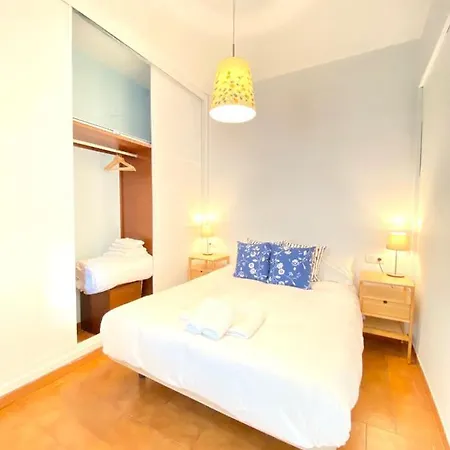 Comfortable Old Town, Parking Optional Apartment