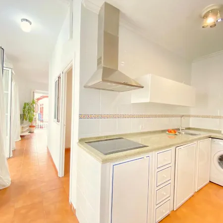 Comfortable Old Town, Parking Optional Apartment