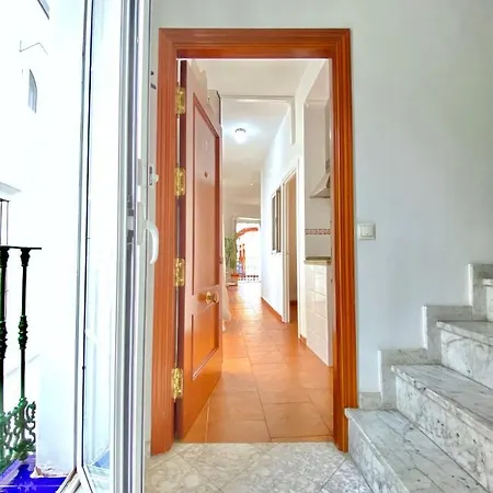 Comfortable Old Town, Parking Optional Apartamento