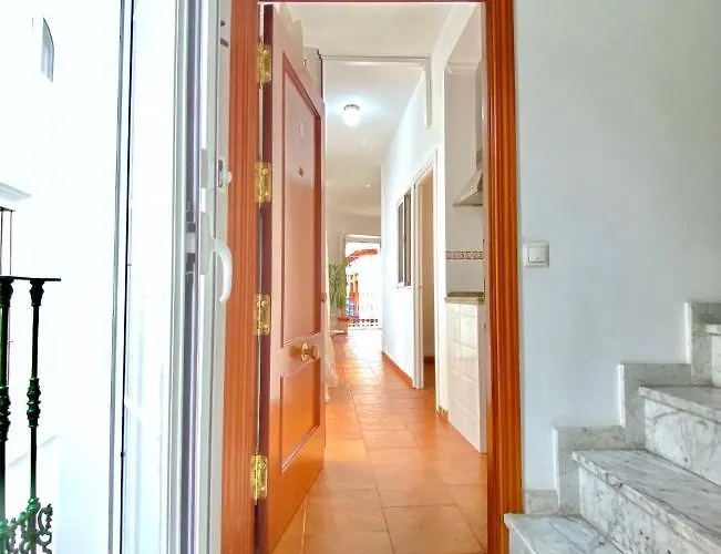 Comfortable Old Town, Parking Optional Apartment