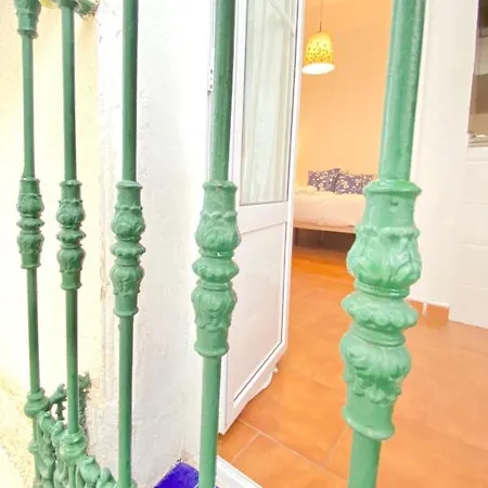 Comfortable Old Town, Parking Optional Apartamento