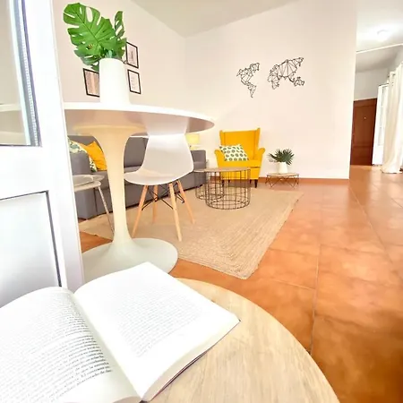 Comfortable Old Town, Parking Optional Apartamento *