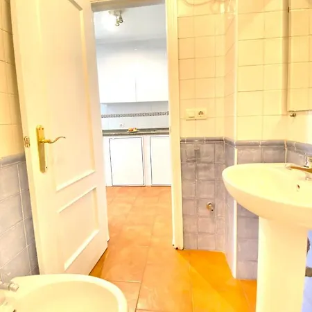 Comfortable Old Town, Parking Optional Apartamento