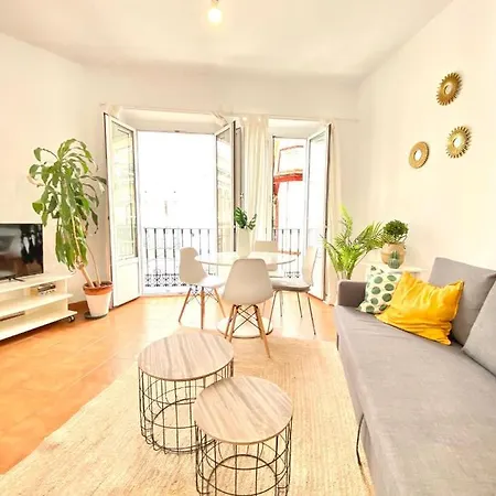 Apartamento Comfortable Old Town, Parking Optional *
